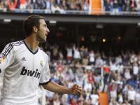 开云体育入口-黄潜艇破浪东方，魔笛奏响新大陆，双线叙事下的足球史诗