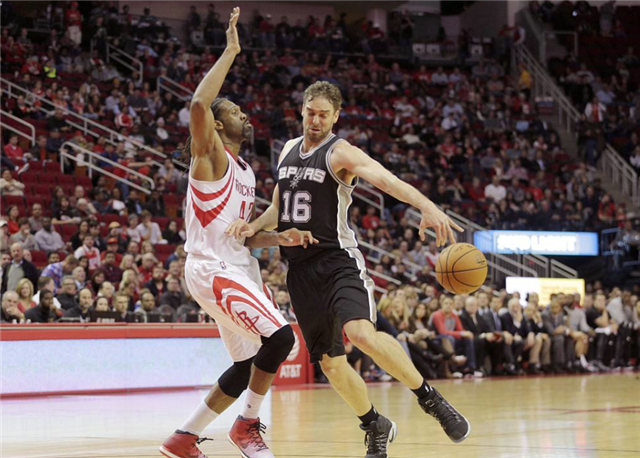 包含重庆男篮全力以赴，力求胜利突破困境的词条