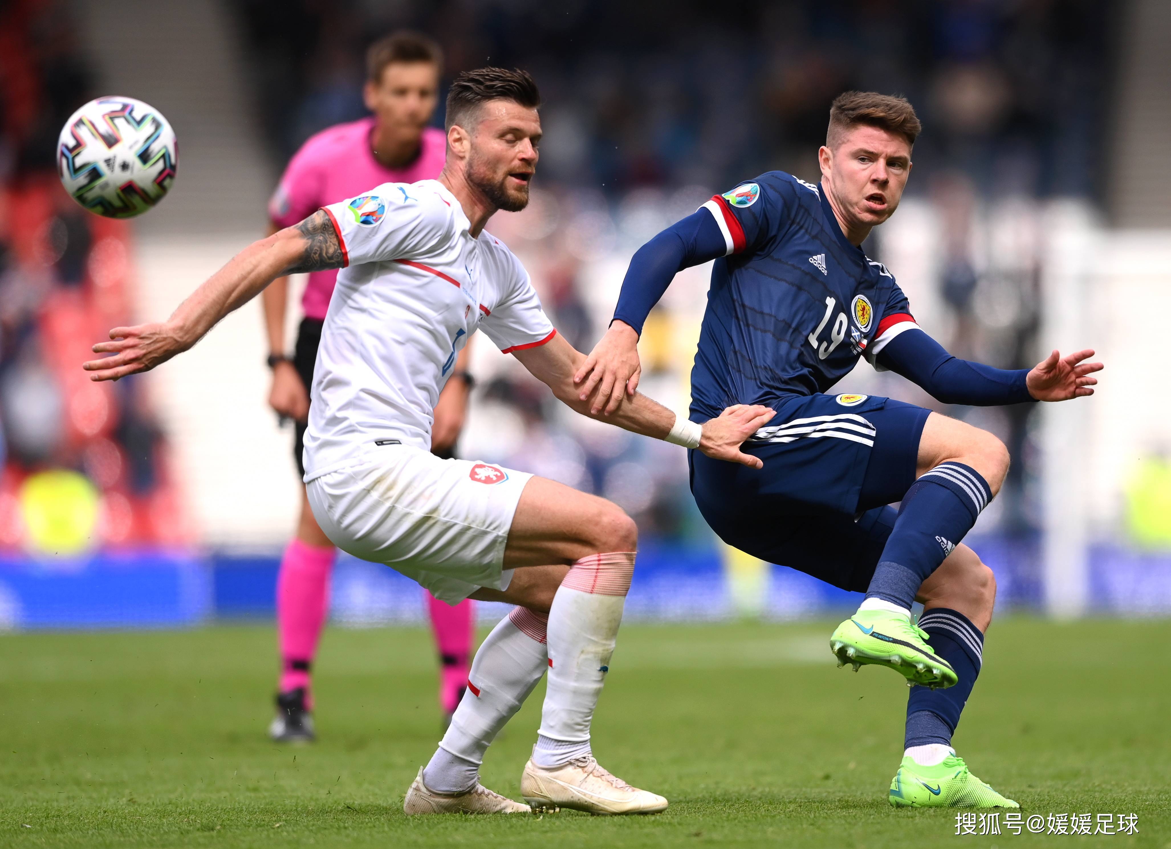 包含法国国家足球队一路高歌猛进，力争决赛的词条