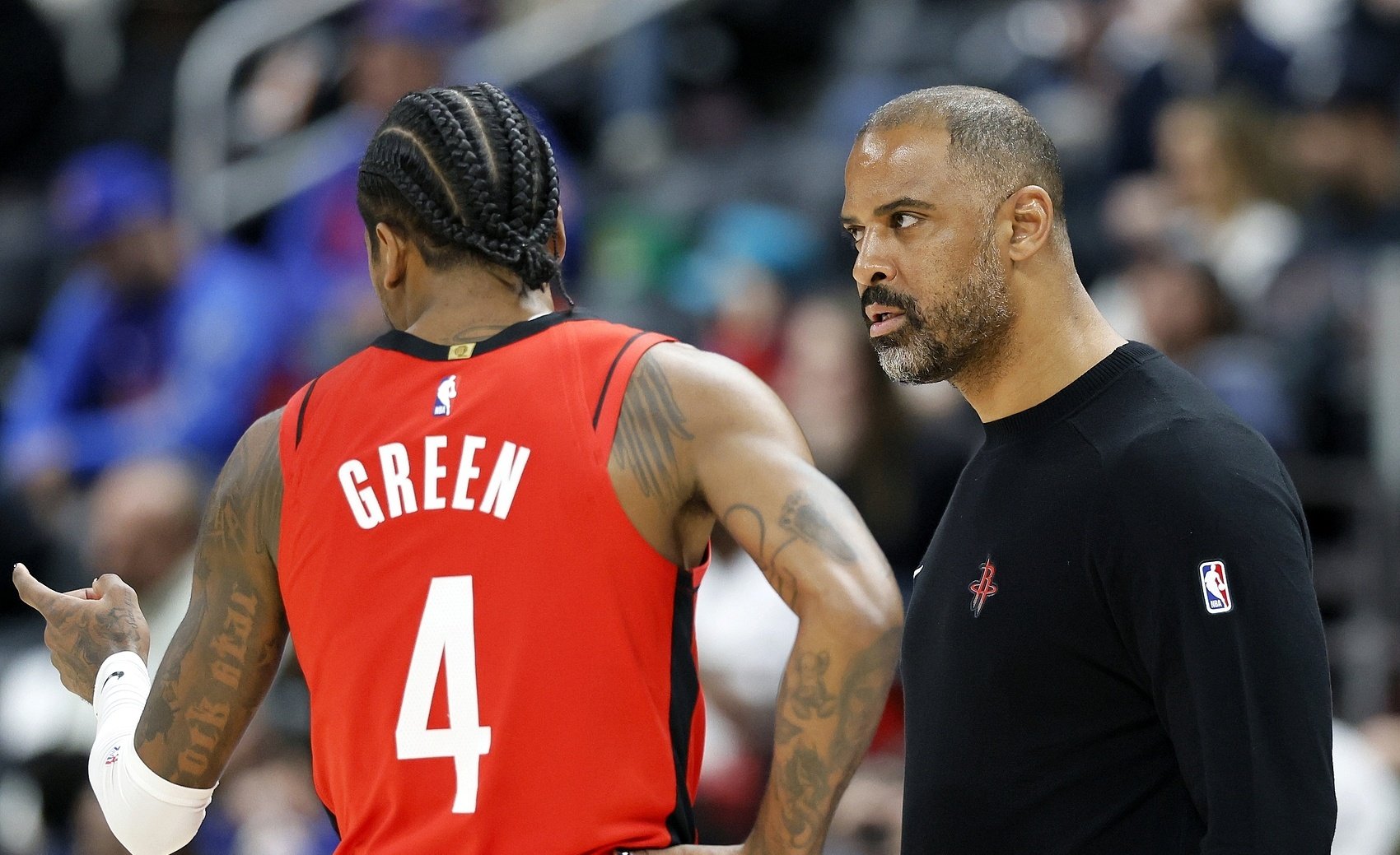 火箭队战胜登陆江西，跻身联赛前列