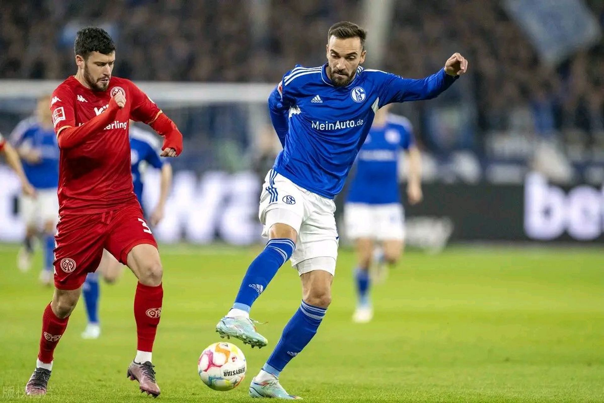 包含沙尔克遭遇连败，降级形势日益严峻的词条