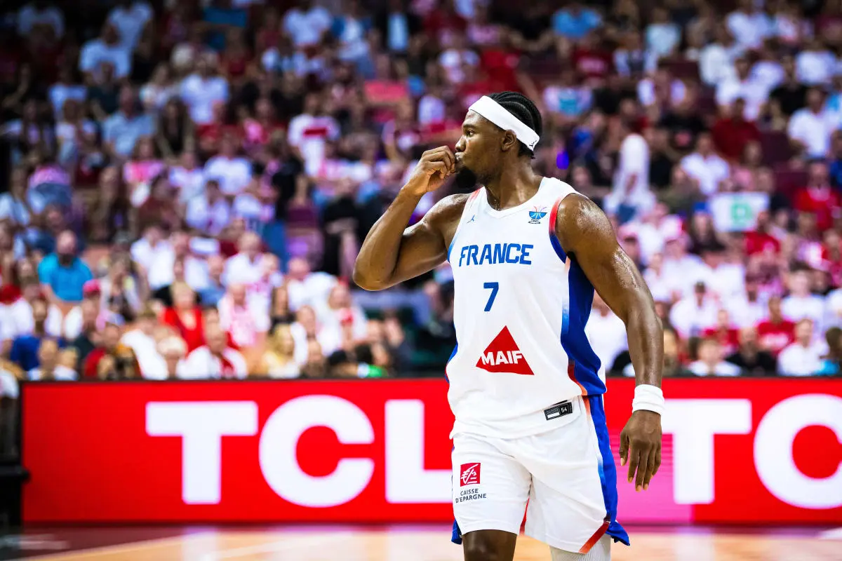 关于斯洛文尼亚小胜希腊，保留晋级希望的信息