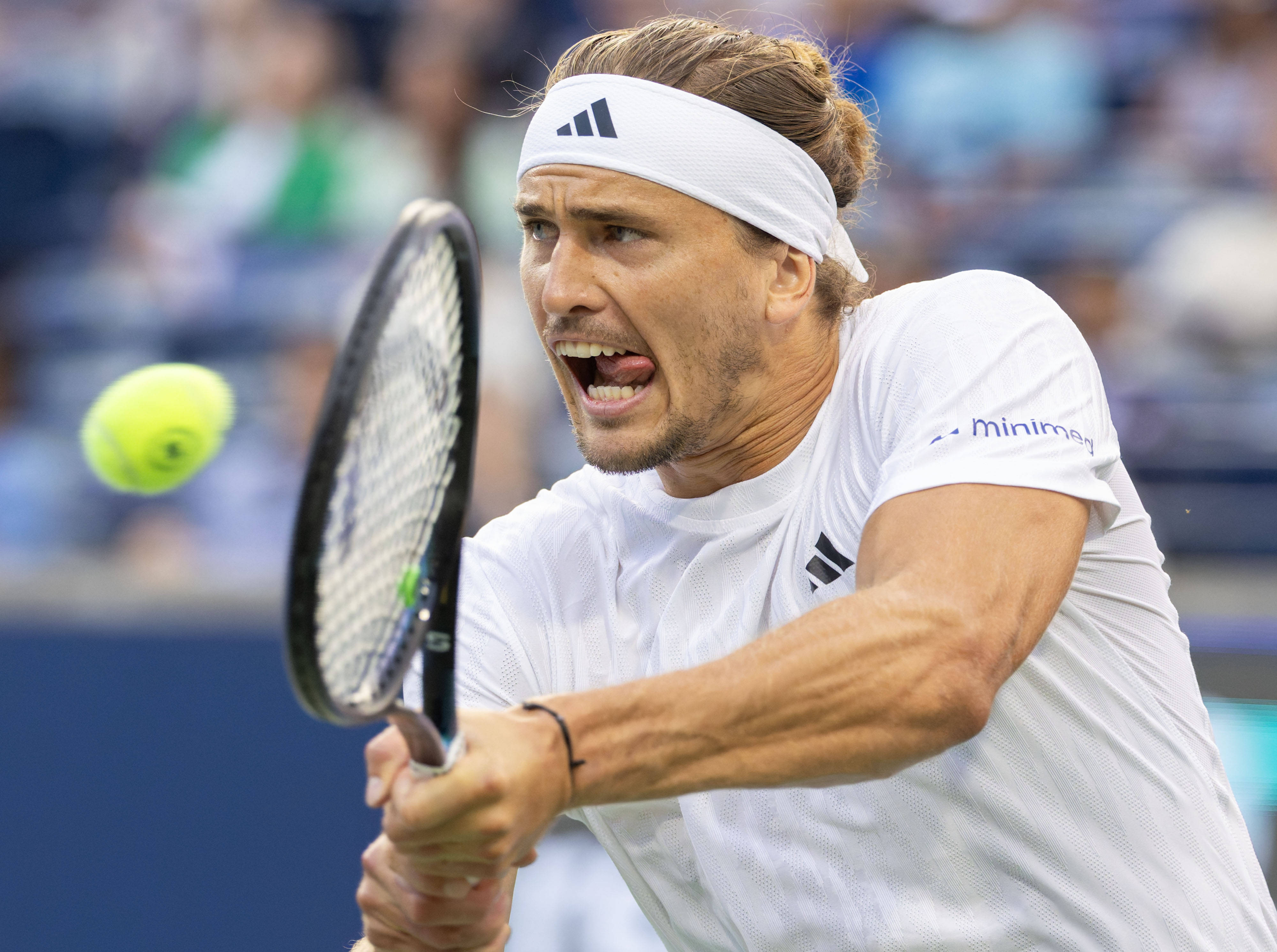 西班牙网球队逆转德国网球队，兹维列夫高光表现的简单介绍