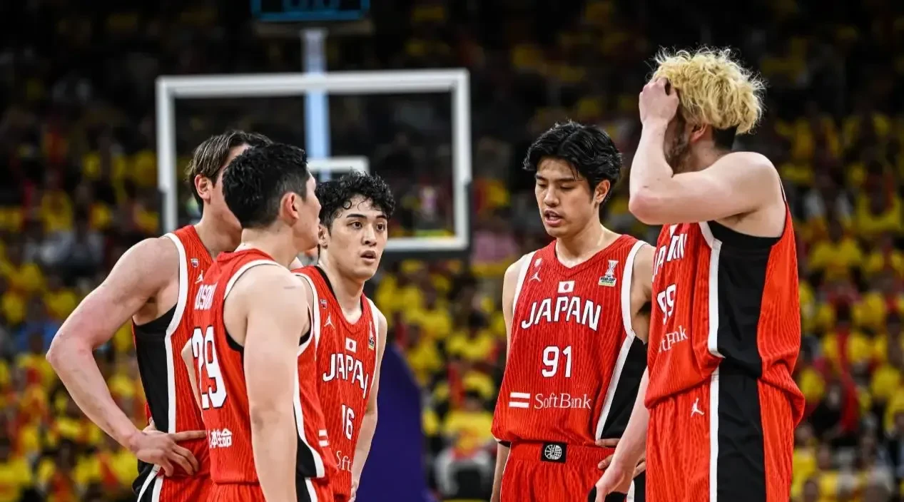 包含日本男篮轻取火箭，恩比德统治全场的词条