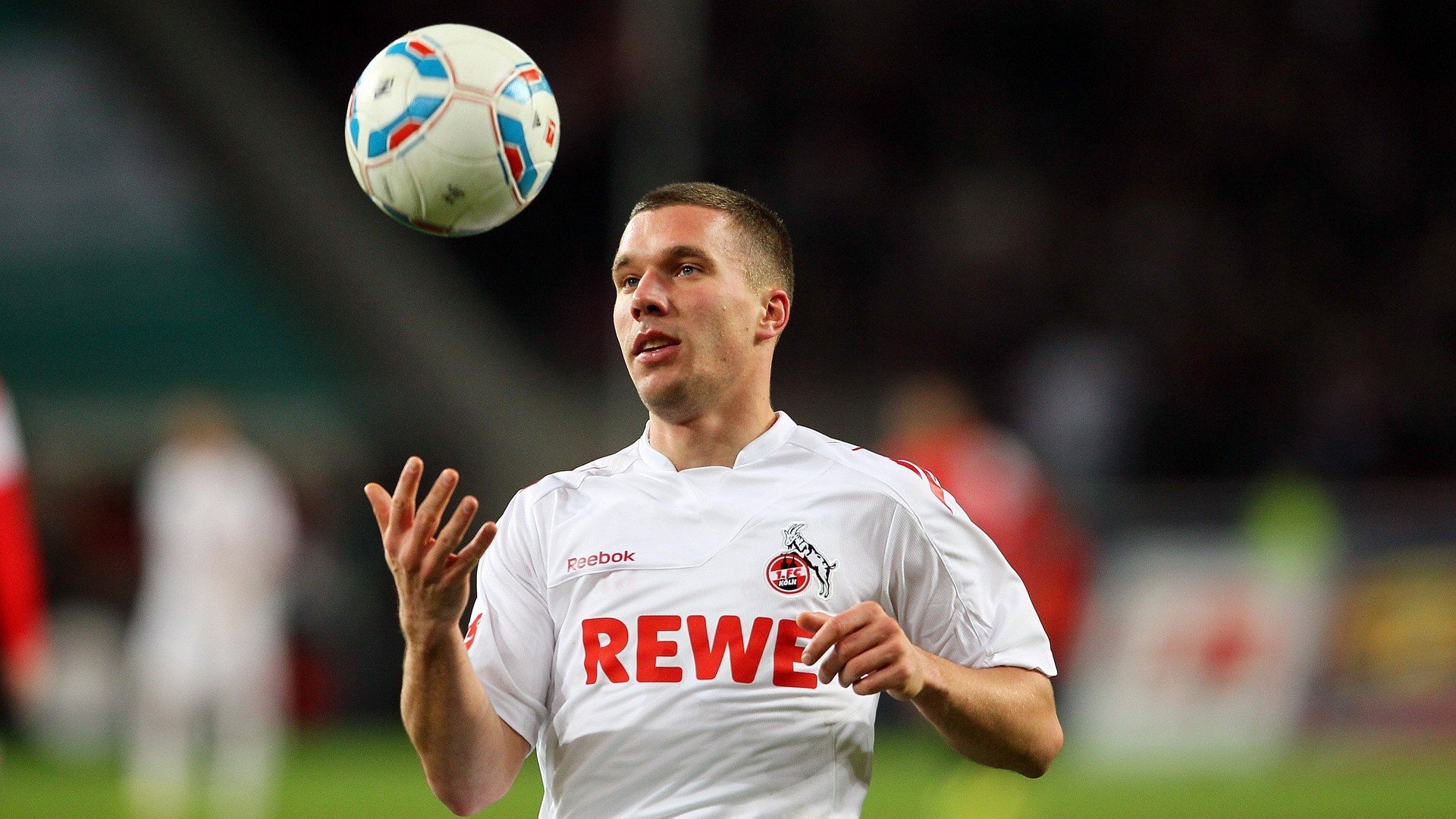 绿茵场与篮球馆的双重奏,德甲争冠焦点战启示录与步行者压制吉林队的战术镜像